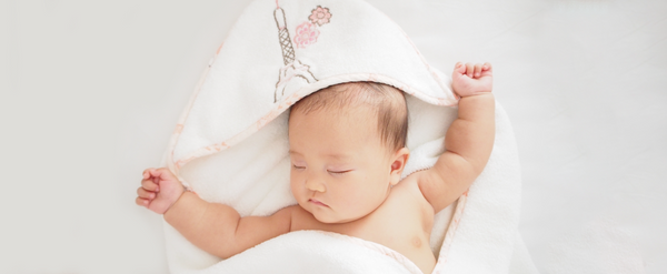 A step-by-step guide on how to stop swaddling your baby