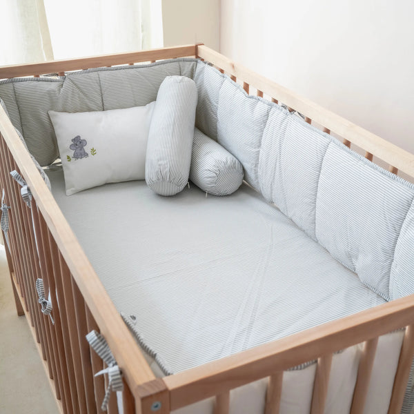 Snuggle Safari Complete Crib Bedding Set